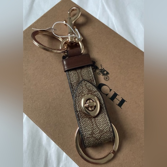 Coach Accessories - NWT COACH Signature Leather TurnLock Key Holder